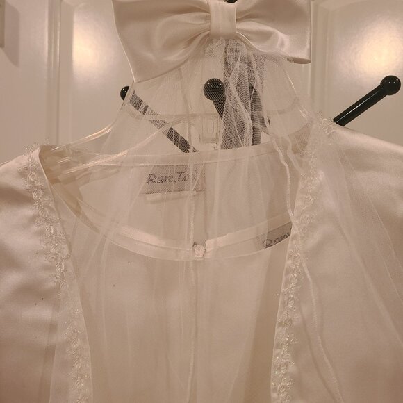 White Maxi Dress with a Blouse and Bow Hairclip - Picture 2 of 4